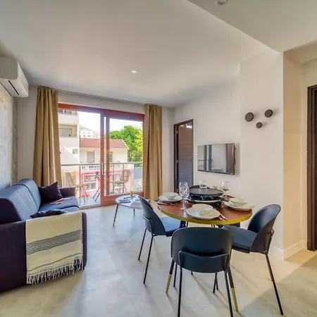 #gt Le Joli Berthelot T2 Renovated & Air-conditioned Tram Apartment *