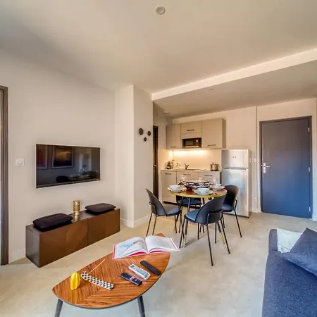 Apartment #gt Le Joli Berthelot T2 Renovated & Air-conditioned Tram