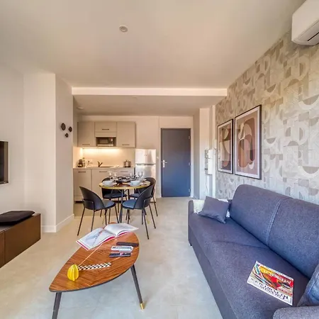 #gt Le Joli Berthelot T2 Renovated & Air-conditioned Tram Apartment Grenoble